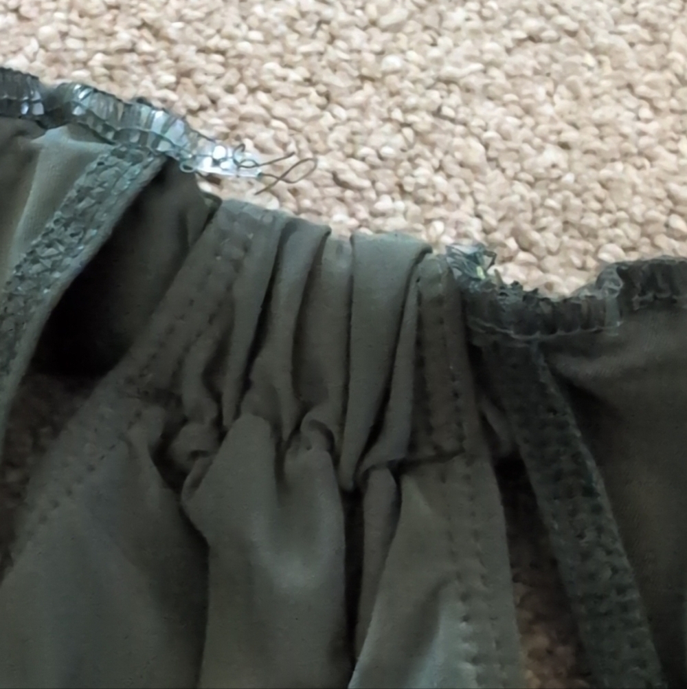 Pretty Little Thing Khaki Slinky Plunge Cut Out Waist Bodysuit - Picture 11 of 12
